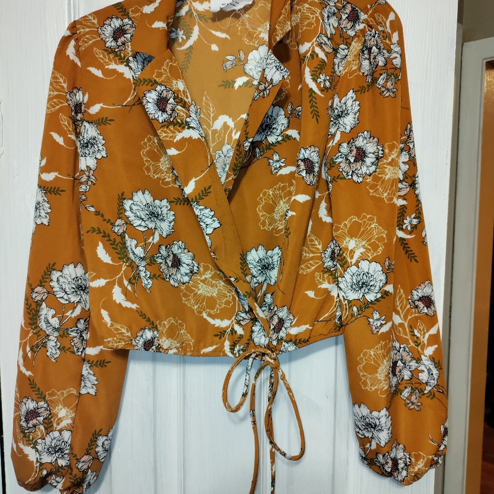 Sadie & love cropped tied blouse size small